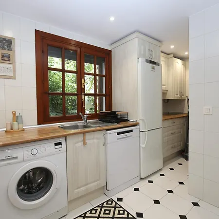 West Townhouse Bianca アパート