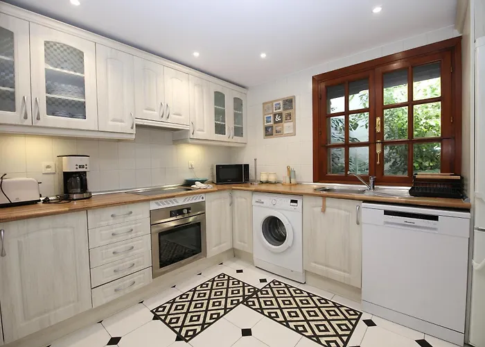 West Townhouse Bianca אסטפונה