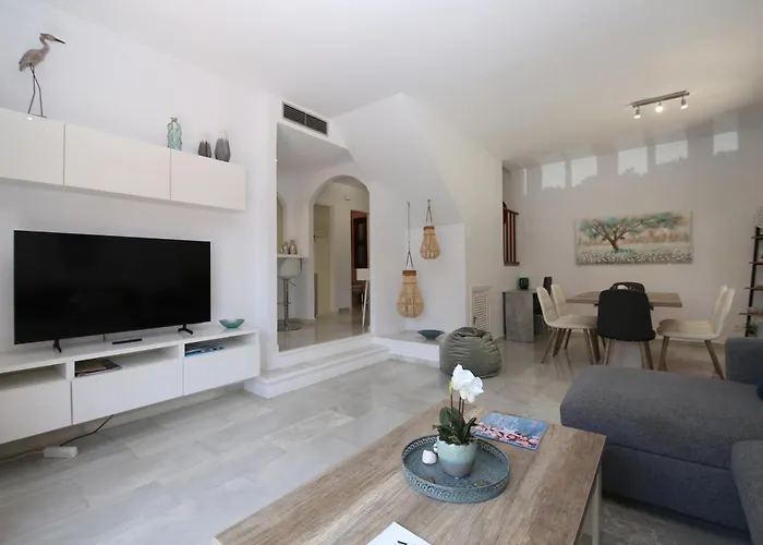 West Townhouse Bianca דירה אסטפונה